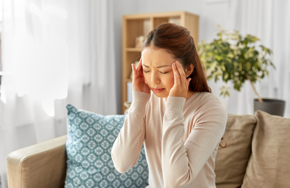 【専門家解説】頭痛に効くツボ10選｜自宅でできる簡単セルフケア